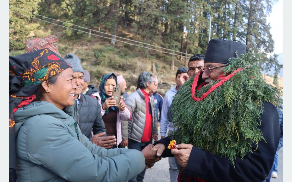 चुनबाङ पुगेर भावुक प्रचण्डः ‘यहीँ बसेर ढाडमा टेकेर टाउकोमा हान्ने नीति बनाइन्थ्यो’